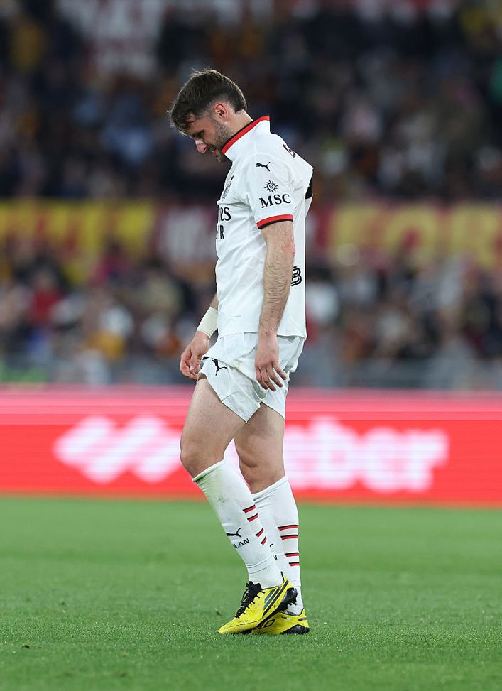 ROME, ITALY - MAY 18: Santiago Gimenez of AC Milan reacts during the Serie A match between Roma and AC Milan at Stadio Olimpico on May 18, 2025 in Rome, Italy. (Photo by Claudio Villa/AC Milan via Getty Images) Milan, Endgame: fuori dall’Europa, serve una rifondazione- immagine 3