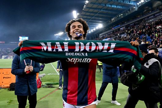 Joshua Zirkzee festeggia la vittoria conseguita dal Bologna contro il Sassuolo in campionato (marzo 2024) Bologna, quante operazioni col Napoli! Tra le cessioni d’oro anche Beukema. La Top 10- immagine 10