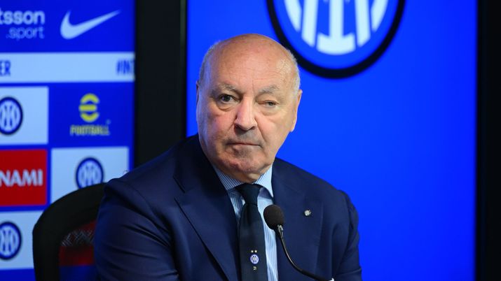 COMO, ITALY - JULY 13: President and CEO Giuseppe Marotta of FC Internazionale attends the FC Internazionale press conference ahead of the championship Serie A season 2026/2027 at BPER Training Centre at Appiano Gentile on July 13, 2026 in Como, Italy. (Photo by Mattia Pistoia - Inter/Inter via Getty Images) Sky – Esterno, ecco i 3 nomi caldi per l’Inter. Curtis Jones e Pavard, la situazione - immagine 1