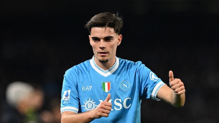 NAPLES, ITALY - FEBRUARY 15: Miguel Gutierrez of SSC Napoli during the Serie A match between SSC Napoli and AS Roma at Stadio Diego Armando Maradona on February 15, 2026 in Naples, Italy. (Photo by Francesco Pecoraro/Getty Images) Gutierrez: “Io voglio giocare, a destra o sinistra non importa! Rispondo così su Giovane e Alisson Santos” - immagine 1