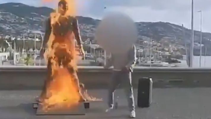 Follia a Madeira, incendiata la statua di Cristiano Ronaldo: il motivo - immagine 1