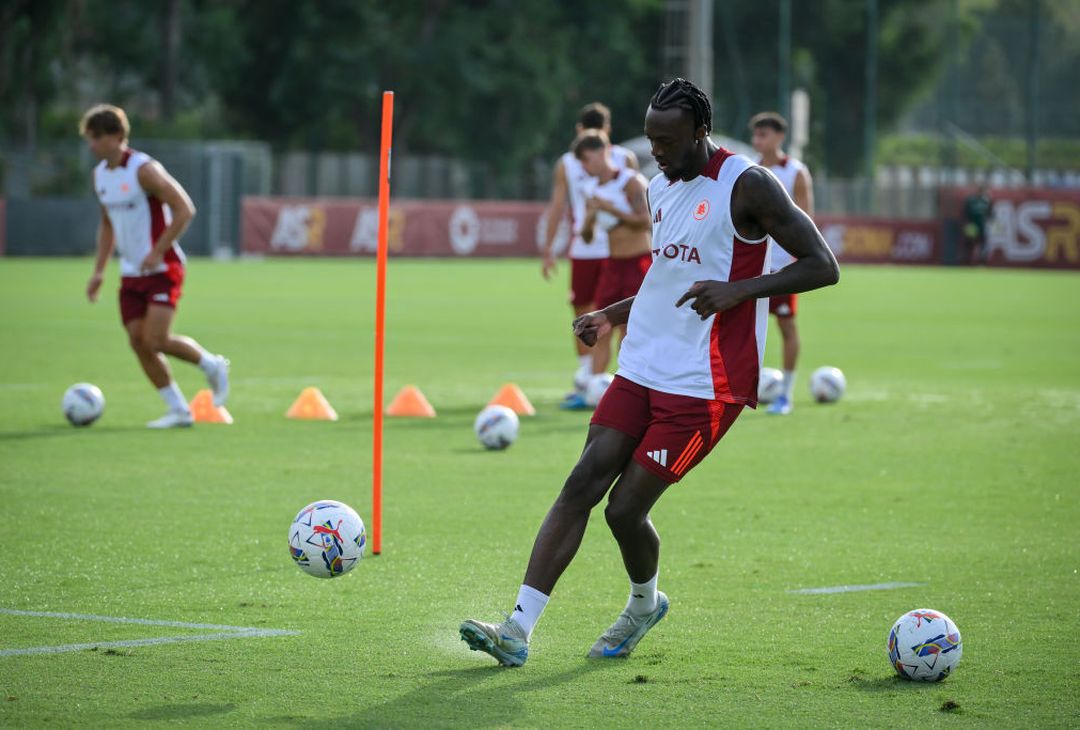 Roma, rifinitura a Trigoria alla vigilia di Cagliari: c’è Dybala – FOTO GALLERY - immagine 13