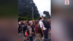 VIDEO Morte Berlusconi, l’omaggio degli ultrà del Milan: “C’è solo un presidente”