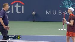 VIDEO / Shapovalov-schock, lancia la racchetta e litiga con un tifoso: squalificato