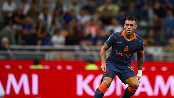 MILAN, ITALY - SEPTEMBER 21: Lautaro Martinez of FC Internazionale in action during the Serie A match between FC Internazionale and US Sassuolo Calcio at Giuseppe Meazza Stadium on September 21, 2025 in Milan, Italy. (Photo by Mattia Pistoia - Inter/Inter via Getty Images) Inter, Lautaro: “Chiuso il 2025 da primi, vogliamo 3 punti. Dobbiamo dare di più” - immagine 1