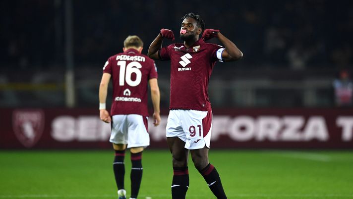 TURIN, ITALY - DECEMBER 08: Duvan Zapata of Torino celebrates scoring his team's second goal during the Serie A match between Torino FC and AC Milan at Stadio Olimpico di Torino on December 08, 2025 in Turin, Italy. (Photo by Valerio Pennicino/Getty Images) Duvan Zapata