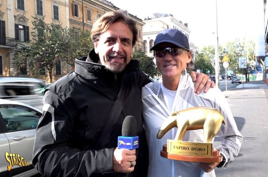 Tapiro d’oro a Mancini, il tecnico: “Sono dispiaciuto. Tutte bugie le voci su…” Tapiro d’oro a Mancini, il tecnico: “Sono dispiaciuto. Tutte bugie le voci su…” - immagine 1