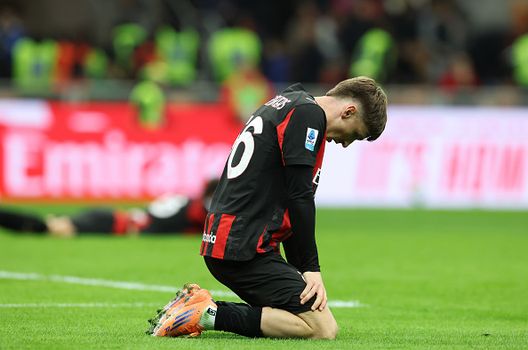 MILAN, ITALY - OCTOBER 24:  Alexis Saelemaekers of AC Milan reacts at the end of the Serie A match between AC Milan and Pisa SC at Giuseppe Meazza Stadium on October 24, 2025 in Milan, Italy. (Photo by Claudio Villa/AC Milan via Getty Images)  saelemakers-milan-gol-sfiorato