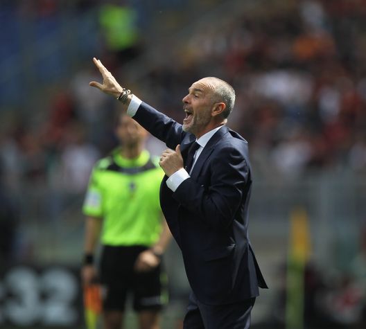L'allenatore della SS Lazio, Stefano Pioli, durante la partita di Serie A tra SS Lazio e AS Roma allo Stadio Olimpico il 3 aprile 2016 a Roma, Italia. (Foto di Paolo Bruno/Getty Images) Ali tarpate, la Lazio fuori dall’Europa: non succedeva da 10 stagioni- immagine 3