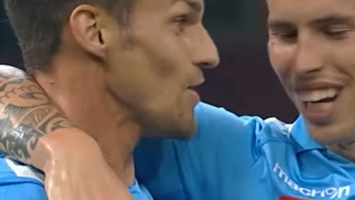 VIDEO Inchino nella Scala del Calcio: il Napoli ricorda il gol di Maggio a San Siro VIDEO Inchino nella Scala del Calcio: il Napoli ricorda il gol di Maggio a San Siro - immagine 1