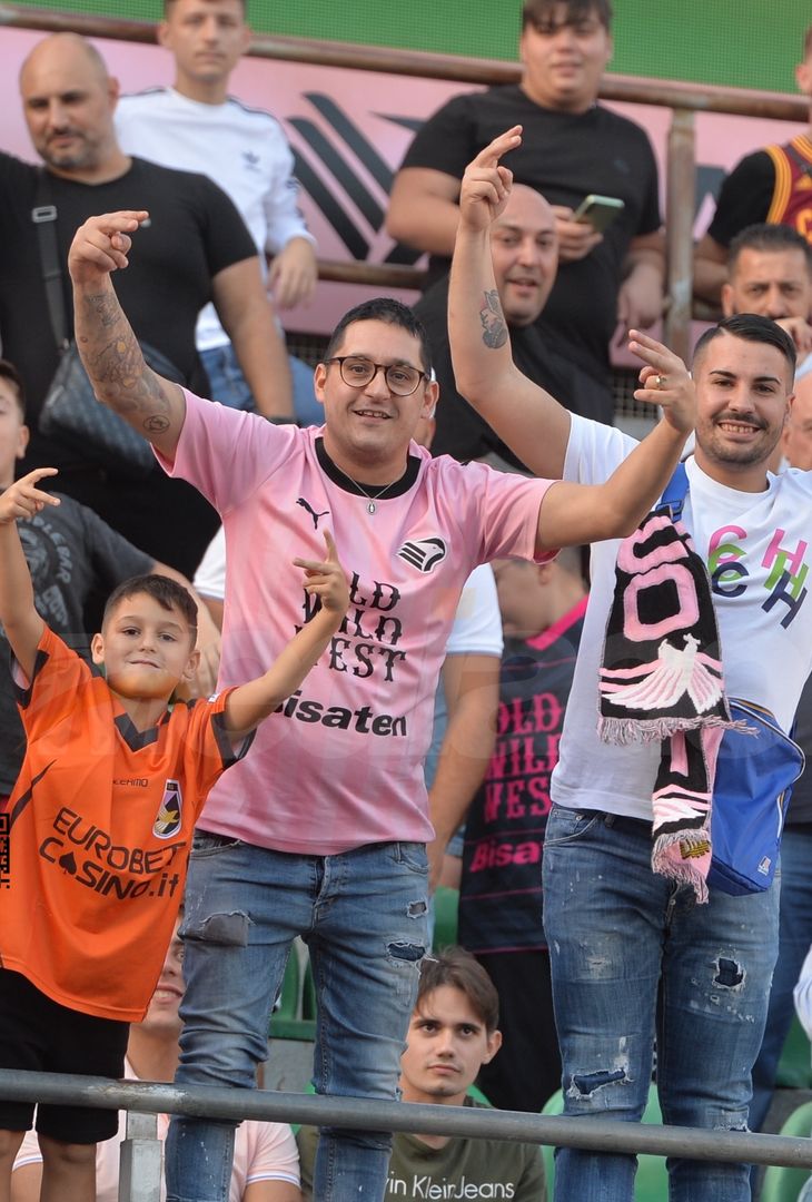 FOTOTIFO Palermo-Lecco, gli scatti ai tifosi al “Renzo Barbera” (GALLERY) - immagine 63