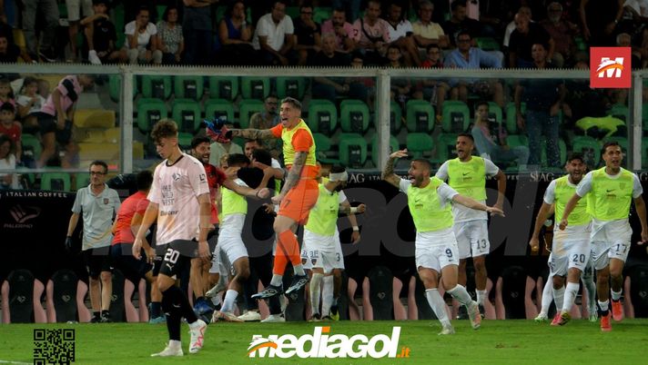 Palermo-Cosenza 0-1: i rosa sprecano e non sfondano, Canotto gela Corini nel recupero Palermo