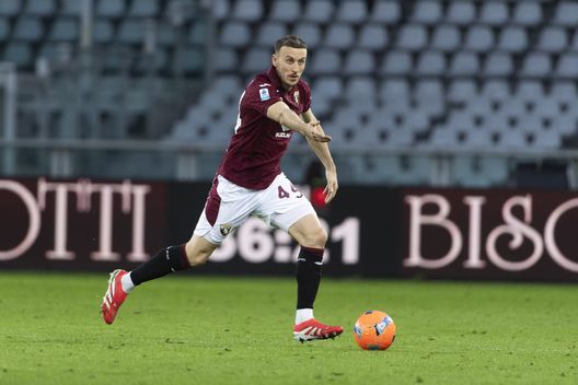 TURIN, ITALY - DECEMBER 27: Ardian Ismajli of Torino FC in action during the Serie A match between Torino FC and Cagliari Calcio at Stadio Olimpico di Torino on December 27, 2025 in Turin, Italy. (Photo by Stefano Guidi - Torino FC/Torino FC 1906 via Getty Images)