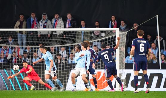 VIGO, SPAIN - MARCH 12: Endrick of Olympique Lyonnais scores his team's first goal during the UEFA Europa League 2025/26 Round of 16 First Leg match between Real Club Celta and Olympique Lyonnais at Estadio Balaidos on March 12, 2026 in Vigo, Spain. (Photo by Jose Manuel Alvarez Rey/Getty Images) Endrick diventa papà, ma Fonseca non è soddisfatto: “Non sono contento di come sta giocando”- immagine 2