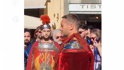 VIDEO / Lucca Comics, spunta anche Totti in versione gladiatore: le immagini
