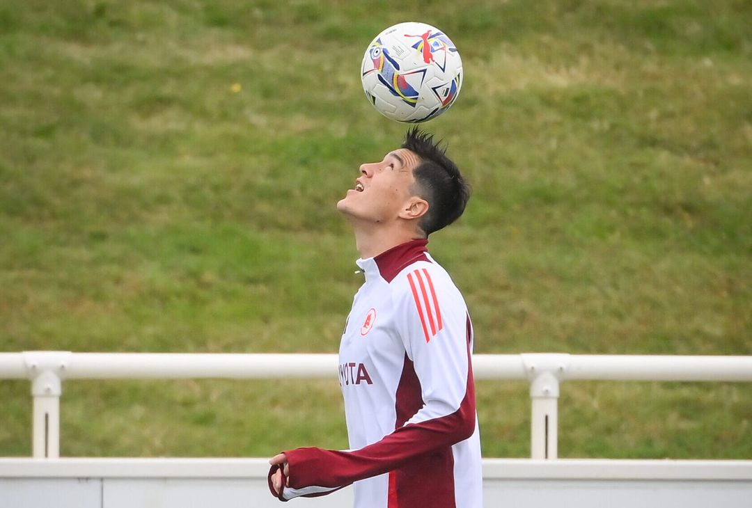 Ritiro Roma, Dovbyk scalda i motori: le indicazioni di De Rossi – FOTO GALLERY - immagine 89