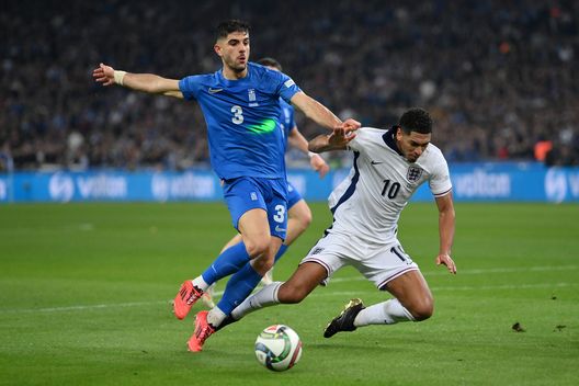 Cariche della polizia greca sui tifosi inglesi, la FA apre indagine per chiarire le cause- immagine 3