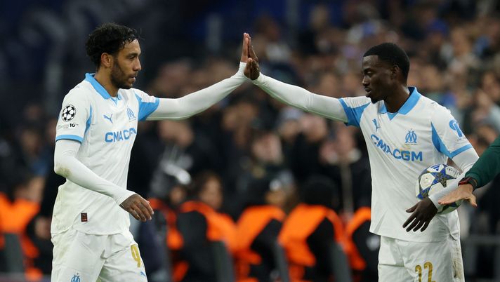 MARSEILLE, FRANCE - NOVEMBER 25: Pierre-Emerick Aubameyang reacts with teammate Timothy Weah of Olympique de Marseille after the UEFA Champions League 2025/26 League Phase MD5 match between Olympique de Marseille and Newcastle United FC at Stade de Marseille on November 25, 2025 in Marseille, France. (Photo by Alexander Hassenstein/Getty Images) Marsiglia-Tolosa in diretta streaming gratis: dove vedere la partita di Ligue 1 - immagine 1