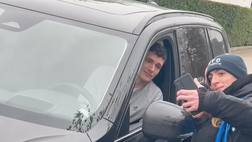 VIDEO FCIN1908 / Inter, selfie e autografi per Pavard con i tifosi nerazzurri