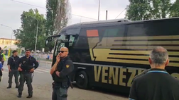 Video – Torino-Venezia: l’arrivo del pullman dei lagunari allo stadio