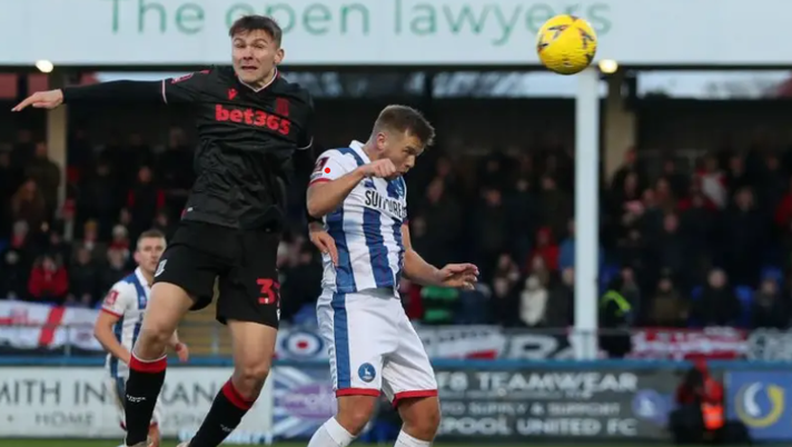 Il calcio inglese ancora nel mirino: Lewis Macari indagato per 354 scommesse Il calcio inglese ancora nel mirino: Lewis Macari indagato per 354 scommesse - immagine 1