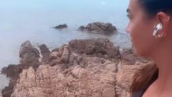 VIDEO / Ultimo giorno di relax in Sardegna per Melissa Satta: il panorama è da mozzare il fiato