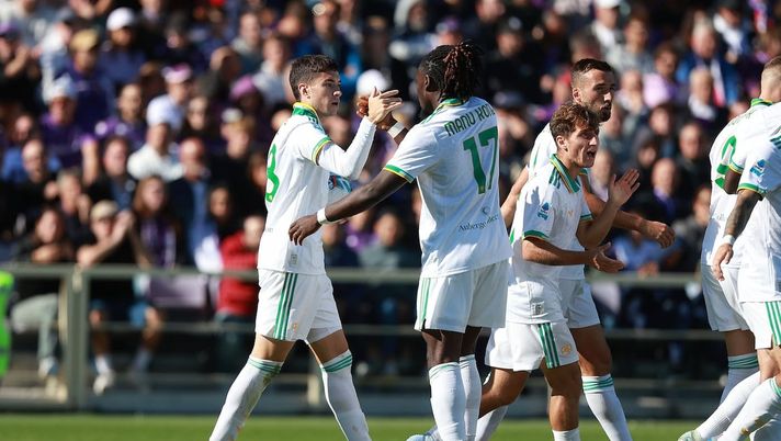 La Roma vince a Firenze in rimonta ed è prima: crisi Pioli. Poker Bologna col Pisa - immagine 1