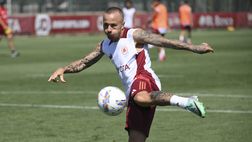 Roma, lavoro in palestra e sul campo a Trigoria: Abraham e Angeliño in forma