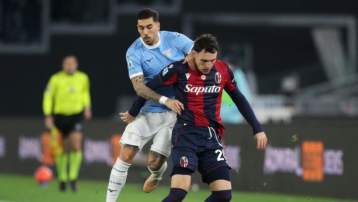 ROME, ITALY - DECEMBER 07: Mattia Zaccagni of Lazio battles for possession with Nadir Zortea of Bologna during the Serie A match between SS Lazio and Bologna FC 1909 at Stadio Olimpico on December 07, 2025 in Rome, Italy. (Photo by Paolo Bruno/Getty Images) Zortea: “Ci vogliono tempo e lavoro per migliorare”- immagine 1