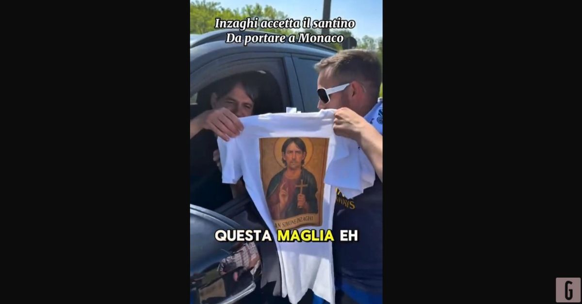 VIDEO / Tifoso gli regala il santino per Monaco: Inzaghi reagisce così