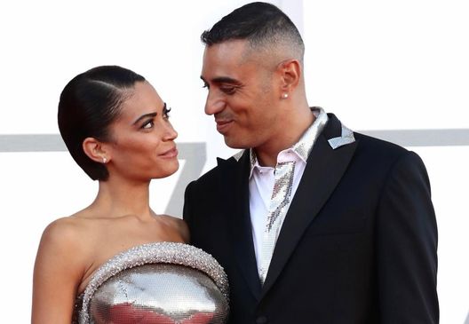 Marracash nel libro: “Uscirono delle foto di Elodie con un altro, fu devastante. Pensai…” Marracash nel libro: “Uscirono delle foto di Elodie con un altro, fu devastante. Pensai…” - immagine 1