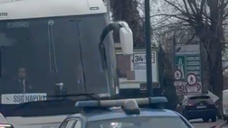 Pullman del Napoli giunto a Capodichino: pronta la partenza per Copenaghen – VIDEO CN1926