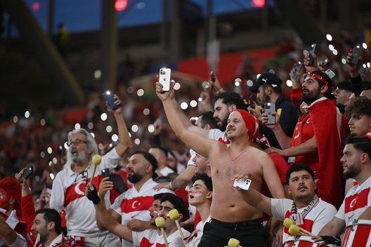 Euro 24 – Da tifosi turchi ‘saluto lupi grigi’, la polizia tedesca li ferma- immagine 2