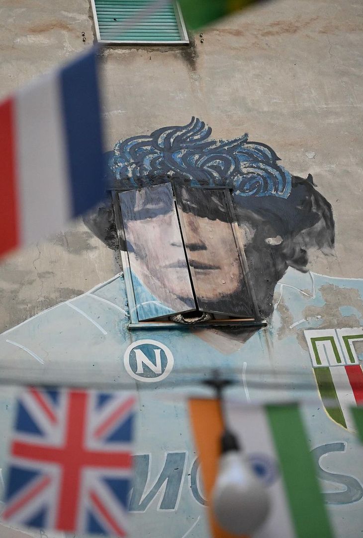 GALLERY Palermo in pellegrinaggio al Murales di Maradona: Diego diventa rosanero! - immagine 7