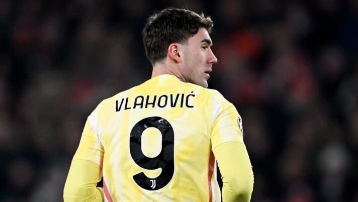 EINDHOVEN, NETHERLANDS - FEBRUARY 19: Dusan Vlahovic of Juventus during the UEFA Champions League 2024/25 League Knockout Play-off second leg match between PSV and Juventus at on February 19, 2025 in Eindhoven, Netherlands. (Photo by Daniele Badolato - Juventus FC/Juventus FC via Getty Images) Juve, come cambia la gestione di Vlahovic al fantacalcio dopo il gol al Cagliari - immagine 1