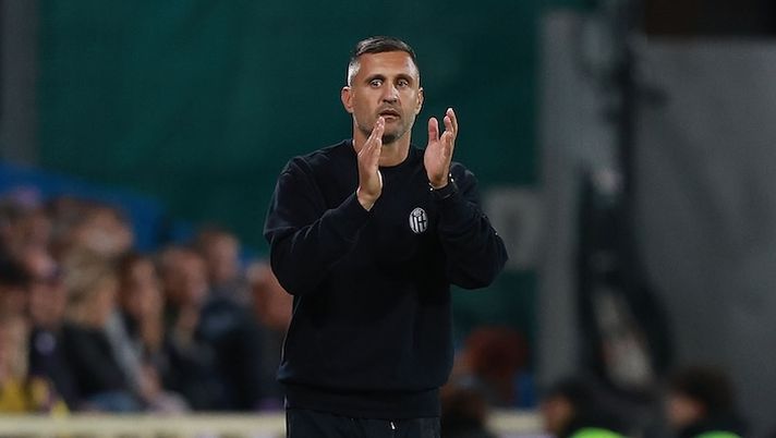 FLORENCE, ITALY - OCTOBER 26: Daniel Niccolini vice-manager of Bologna FC 1909 reacts during the Serie A match between ACF Fiorentina and Bologna FC 1909 at Artemio Franchi on October 26, 2025 in Florence, Italy. (Photo by Gabriele Maltinti/Getty Images) Vice Italiano: “Freuler fuori, Castro, Dallinga, Berna, Dominguez e il rientro di Immobile: vi dico tutto” - immagine 1