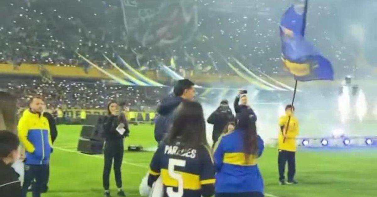 Calciomercato Roma, accoglienza da re per Paredes al Boca Juniors | VIDEO Calciomercato Roma, accoglienza da re per Paredes al Boca Juniors | VIDEO