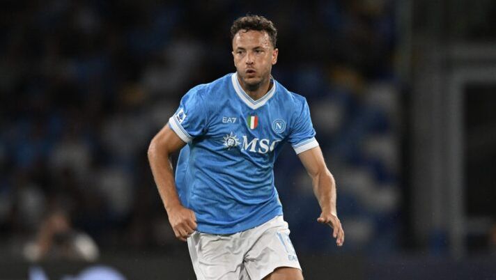 NAPLES, ITALY - AUGUST 30: Amir Rrahmani of SSC Napoli during the Serie A match between SSC Napoli and Cagliari Calcio at Stadio Diego Armando Maradona on August 30, 2025 in Naples, Italy. (Photo by Francesco Pecoraro/Getty Images) Rrahmani: “Spalletti? Non ci siamo incrociati, è un grande uomo. Non siamo mai stati in difficoltà” - immagine 1