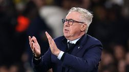 VIDEO – Ancelotti sempre più brasiliano. Il tecnico si gode il Carnevale