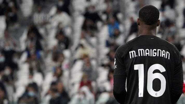 TURIN, ITALY - SEPTEMBER 19: Goalkeeper of AC Milan Mike Maignan looks during the Serie A match between Juventus and AC Milan at the Allianz Stadium on September 19, 2021 in Turin, Italy. (Photo by Pier Marco Tacca/Getty Images) Milan Maignan