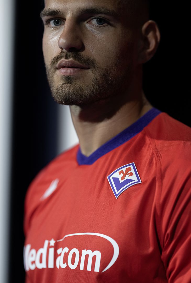 GALLERY – Tutte le migliori foto della nuova terza maglia in rosso - immagine 9