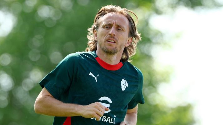 Luka Modric, centrocampista AC Milan, qui durante una seduta di allenamento con i rossoneri a Milanello