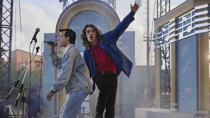 ‘Hanno ucciso l’uomo ragno’, la serie rilancia gli 883. Le canzoni volano su Spotify - immagine 1