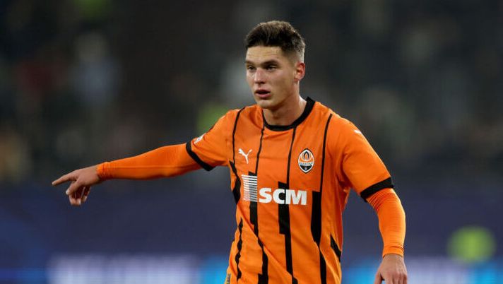 GELSENKIRCHEN, GERMANY - NOVEMBER 06: Georgiy Sudakov of Donetsk gestures during the UEFA Champions League 2024/25 League Phase MD4 match between FC Shakhtar Donetsk and BSC Young Boys at Arena AufSchalke on November 06, 2024 in Gelsenkirchen, Germany. (Photo by Lars Baron/Getty Images) Proposta dall’Italia per Sudakov: dalle cifre al piano dello Shakhtar, il punto di Fabrizio Romano - immagine 1