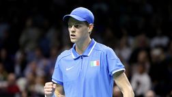 FOTO L’Italtennis vince la Coppa Davis: spunta un tifoso del Napoli accanto a Sinner