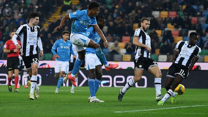 UDINE, ITALY - DECEMBER 14: David Neres of Napoli scores his team second goal during the Serie A match between Udinese and Napoli at Stadio Friuli on December 14, 2024 in Udine, Italy. (Photo by Alessandro Sabattini/Getty Images) Udinese-Napoli | Una sfida difficile ma non impossibile per i bianconeri - immagine 1