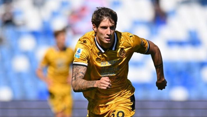 SASSUOLO, ITALY - SEPTEMBER 28: Alessandro Zanoli of Udinese Calcio during the Serie A match between US Sassuolo Calcio and Udinese Calcio at Mapei Stadium Citta del Tricolore on September 28, 2025 in Sassuolo, Italy. (Photo by Alessandro Sabattini/Getty Images) Runjaic su Zanoli: “Ha fatto una preparazione diversa, vuole diventare chiave da esterno destro. Ora deve…” - immagine 1