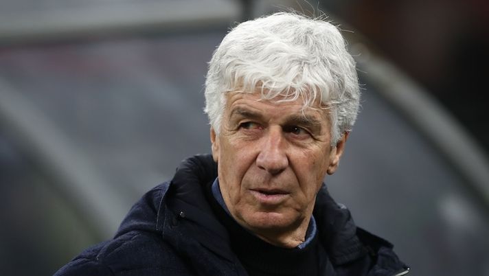 MILAN, ITALY - FEBRUARY 25: Atalanta BC coach Gian Piero Gasperini looks on before the Serie A TIM match between AC Milan and Atalanta BC at Stadio Giuseppe Meazza on February 25, 2024 in Milan, Italy. (Photo by Marco Luzzani/Getty Images) Gasperini: “Cosa filtra su de Roon! De Ketelaere, non cambio idea. Scamacca, Toloi e il turnover…” - immagine 1