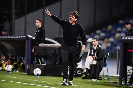 Antonio Conte, allenatore dell'SSC Napoli, durante la partita di Serie A tra Napoli e Genoa allo Stadio Diego Armando Maradona, l'11 maggio 2025 a Napoli, Italia ESCLUSIVA – Andreoletti: “La vittoria è del gruppo”, il tecnico che sta rivoluzionando il Padova- immagine 6