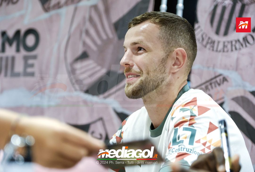 FOTO, i tifosi rosanero incontrano i propri beniamini alla Rinascente (Gallery) - immagine 28